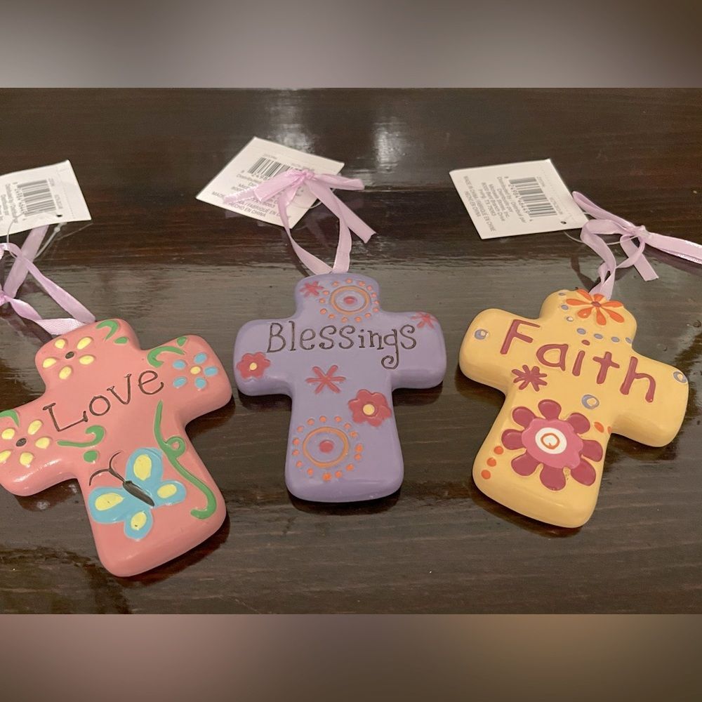 Still has the tags! Decor pieces: “Faith,” “Blessings,” & “Love”